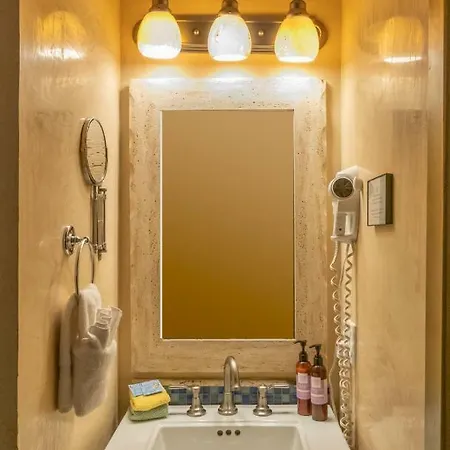 Luxx Boutique Hotel 3*